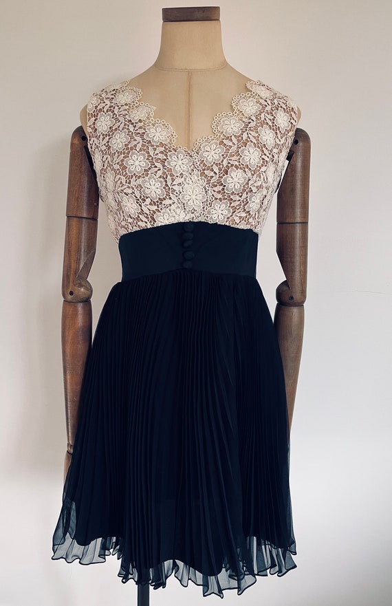 Original 1960's Guipure Lace and Chiffon Cocktail… - image 2