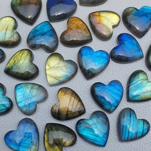 Herzen! Labradorit Cabochons Herzen, Golden, Blau, Himmelblau & Grün Auffällige Herzform 20 - 25 MM Cabochon zum Großhandelspreis