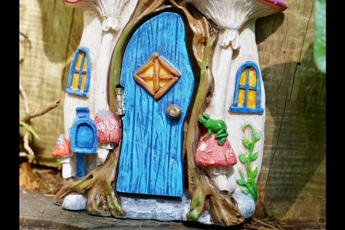 Warrior - Garden Ornament BELLA THE RABBIT WHITE Colour 16cm - Warrior