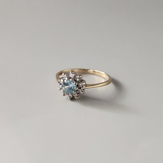 9ct Yellow Gold Pale Blue Topaz & Diamond Cluster… - image 4
