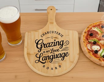 Tabla de pizza de bambú grabada, tabla de embutidos, bandeja para servir, regalo rústico de inauguración para amantes de la gastronomía, 14 variedades