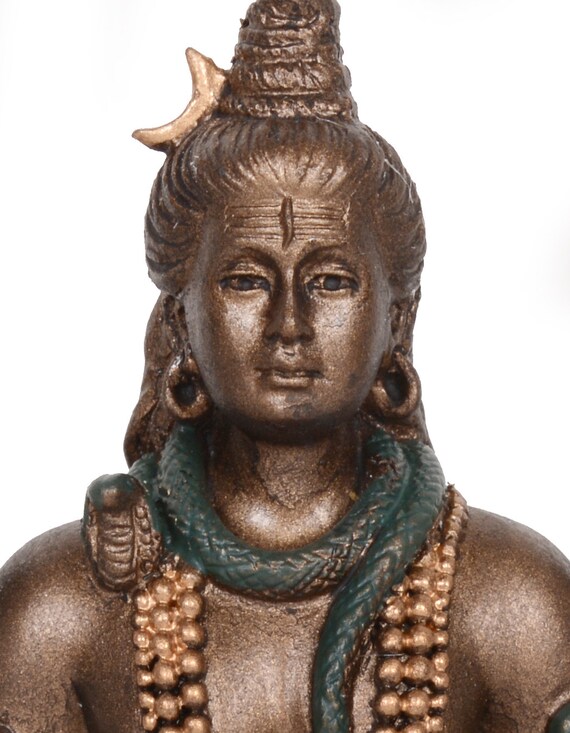 小さなシヴァ像: トリシュルとともにヒンズー教の神を瞑想するマハデヴ