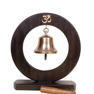 Campana Om in ottone con cornice in legno: decorazione spirituale per la casa, regalo per Diwali
