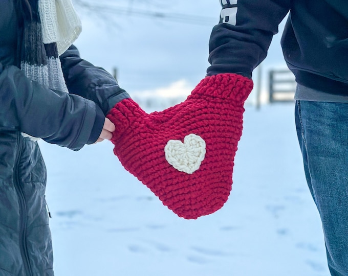 Handmade Couples Mitten, Crochet Valentine Mittens, Couples Photoshoot Accessories, Valentine's Day Gift, Hold My Hand Mitten, Wool Mitten