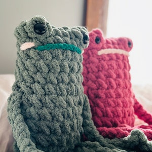 Crochet Cute Giant Frog Gift, Handmade Frog Gift, Easter Basket Filler, Chunky Frog Gift for Her, Gift for Frog Lovers, Frog Stuffed Animal