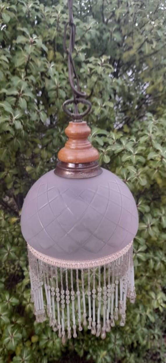 Suspension Globe en Verre Rose et Perles/Pampilles Art Deco