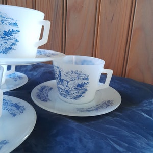 Tasse à Café Vintage Arcopal Décor Oiseaux Mésanges - Signée R. Carman - En Verre Multicolore