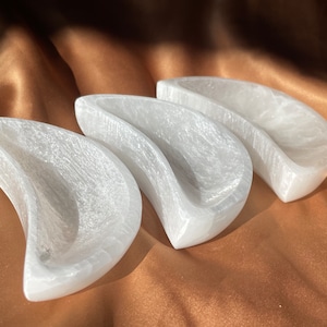Genuine Selenite Charging Bowl, Crystal Bowl, Moon Bowl, Energy Charging,Selenite Bowl, EarthSistaGems