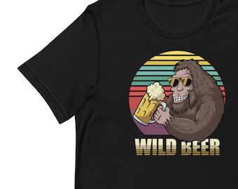 Bigfoot Drinking Beer Retro design gift for bigfoot lovers who drink beer T-shirt