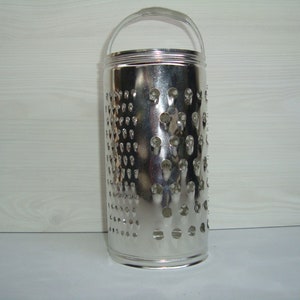 Vintage, metal round grater , Old Tin Grater,Cheese shredder , Kitchen round grater ,Cheese grater , Retro Kitchen Utensils
