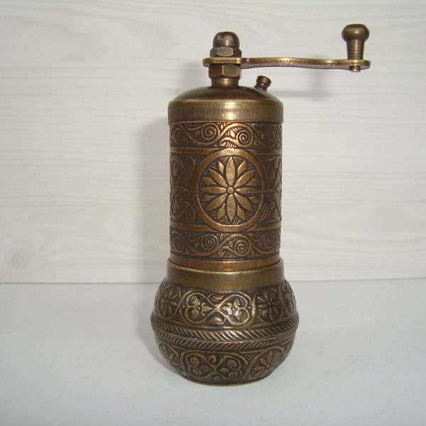 Vintage Peppermill, Pepper grinder, Best pepper grinder,  Gift, Salt and pepper grinders, pepper shakers