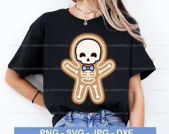 Pode incluir: Uma camiseta preta com um esqueleto de gengibre usando uma gravata borboleta azul. O esqueleto de gengibre tem uma cabeça de caveira com um rosto sorridente. O texto "PNG - SVG - JPG - DXF" está na parte inferior da imagem.