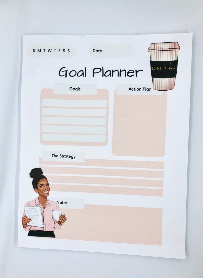 Peut inclure: Un planificateur de buts imprimable avec un sch&eacute;ma de couleurs rose et blanc. Le planificateur comprend des sections pour les objectifs, le plan d'action, la strat&eacute;gie et les notes. Il pr&eacute;sente une illustration de dessin anim&eacute; d'une femme avec une tasse de caf&eacute; et le texte "Girl Boss".