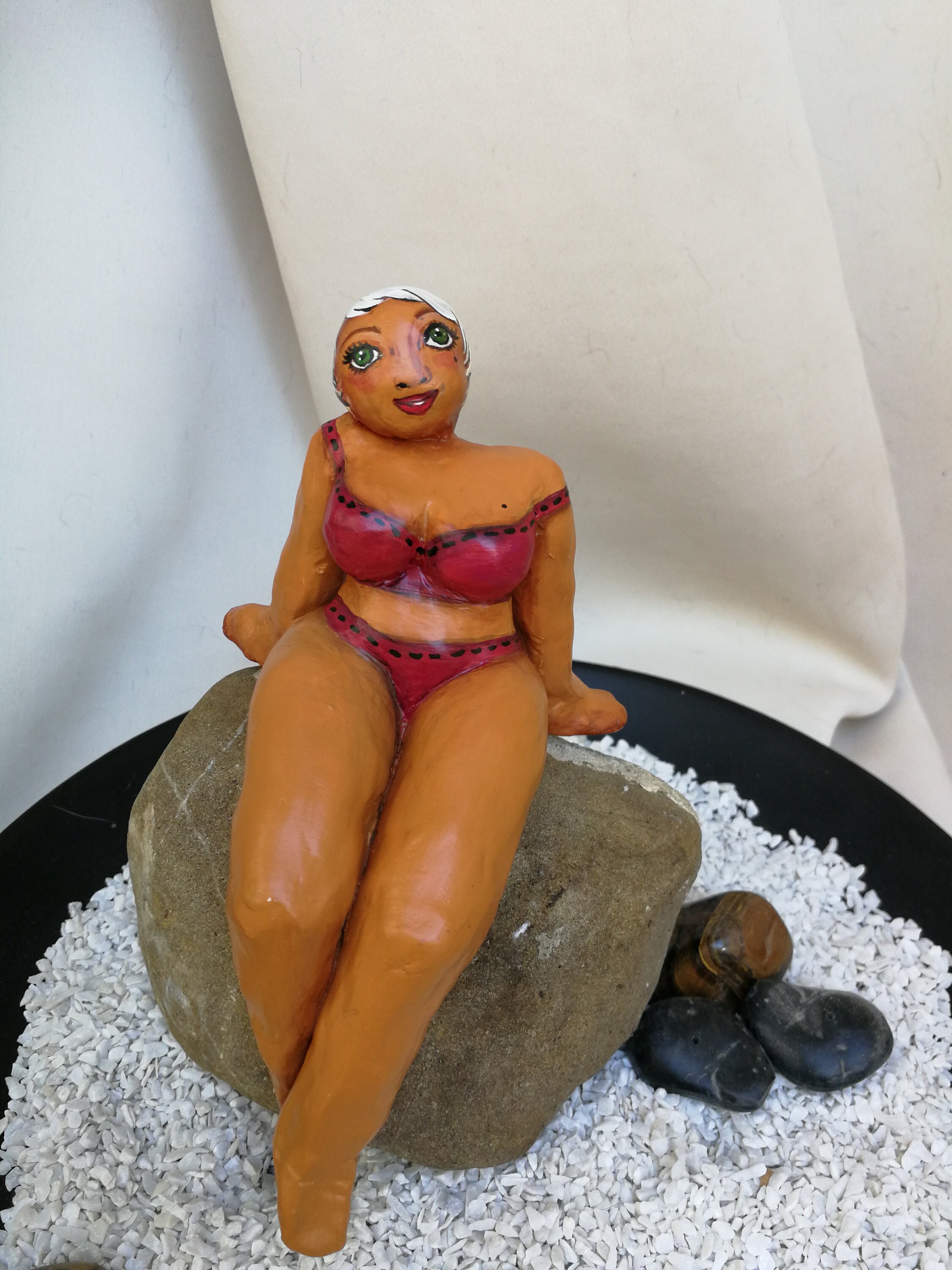 statuette Nénette Heureuse