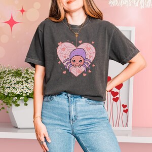 Purple Spider Heart Web Valentine Shirt, Valoween T-shirt, Pastel Goth, Alternative Valentine&#39;s Day Gift, Trendy Unique Valentines Gift