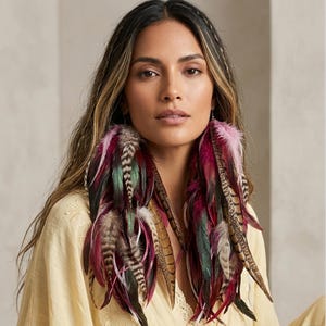 Boucles d'oreilles pendantes plumes bordeaux, cadeau Saint-Valentin pour elle, gland extra long, bijoux bohèmes faits main