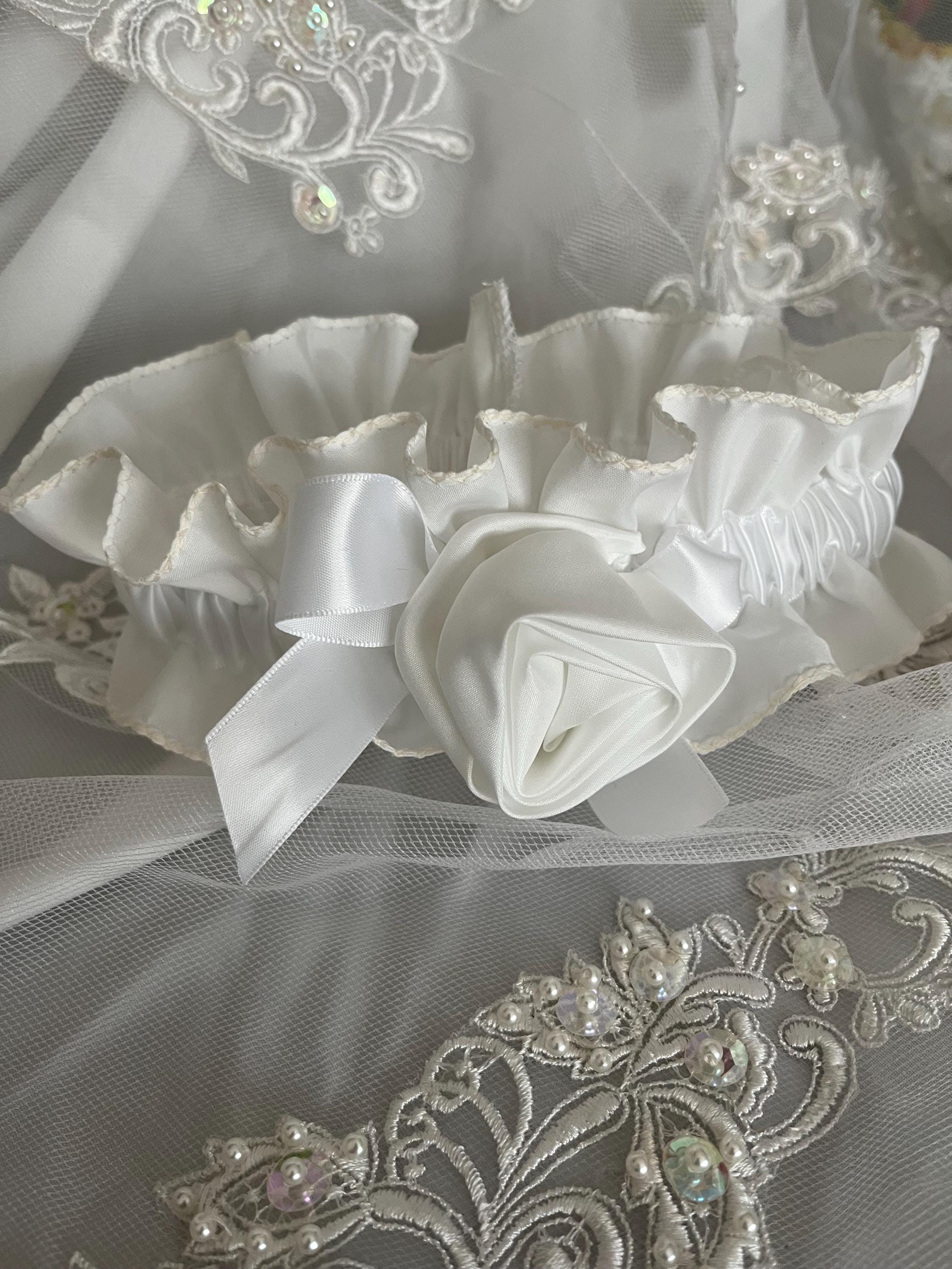 Garter Mum - Etsy