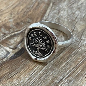 Personalisierter Wachs-Siegelring: Handgefertigtes Intaglio aus massivem Silber, Liliane Ting Design