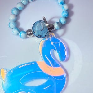 Blue Flamingo Bag Charm – Acrylic Purse Charm with Marble Beads – Tropical Summer Handbag Accessory