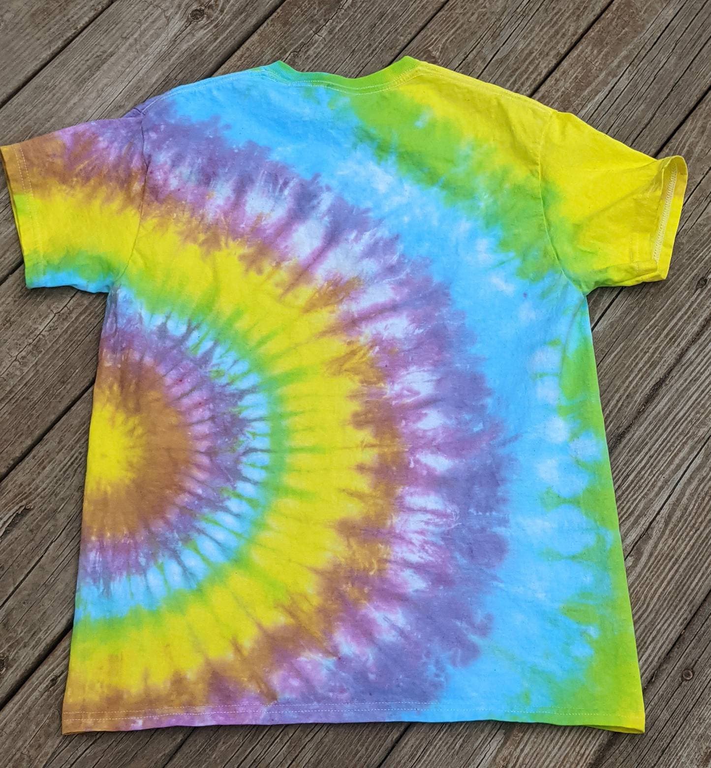 Medium bright starburst tie dye tshirt Crew neck unisex Etsy