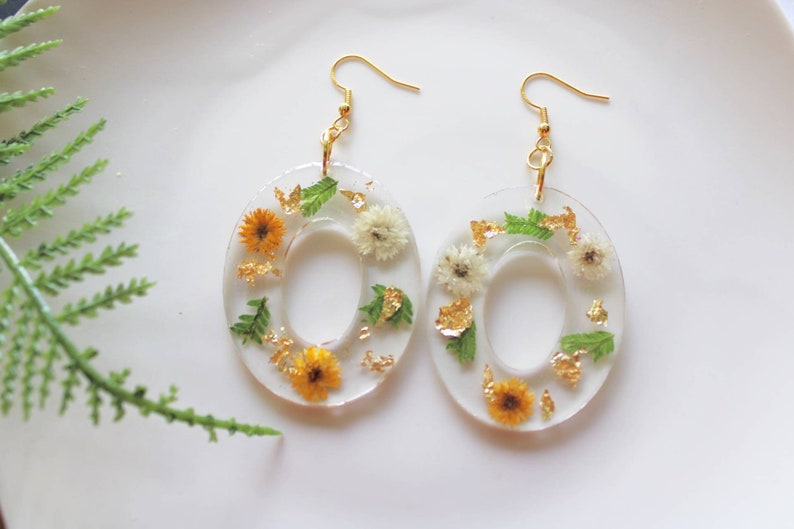 Boucles d'oreilles florales de printemps Boucles d'oreilles pendantes esthétiques, cadeau pour elle, boucles d'oreilles tournesol, bijoux en résine, cadeau de fête des mères image 5