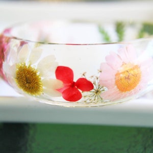 Daisy Preserved Flowers -  Flower Resin Bangle, Pressed Flower Art , Resin Bracelet, Butterfly Meadow, mothers day gift