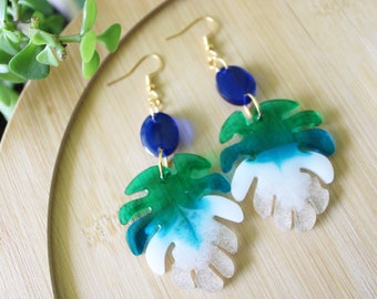 Bleu plage, boucles d'oreilles monstera, bijoux de plage, boucles d'oreilles de plage de sable véritable, boucles d'oreilles océan, cadeau pour maman