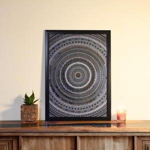 Moonlight Mandala Wall Art / Mandala fatto a mano con cornice / Arte terapeutica Japandi / Arte della geometria sacra / Decorazione per il benessere spirituale