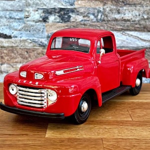 Ford F-1 Pickup 1948 | Vintage Model Car | Diecast car | 1/25 scale model car | car model | Die cast car | Collection item | Die cast model