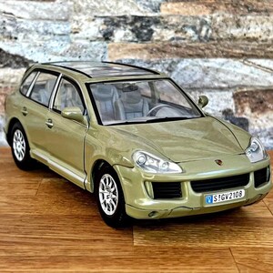 Porsche Cayenne Turbo | Model Car | 1/24 Diecast car | Car Model | 1:24 Scale model car | Collection  item | Die cast model | Porsche