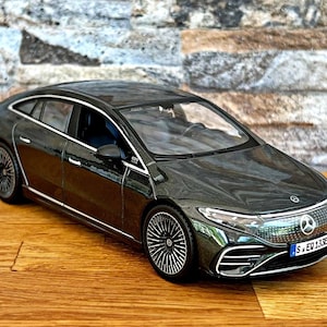 Mercedes Benz EQS | Model car | Mercedes Benz Diecast | 1:24 Scale Model car | die cast car | collectible car | Car Model | Mercedes EQ