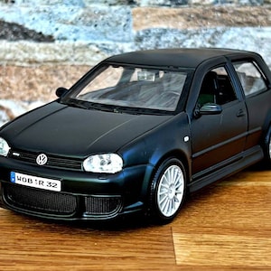 Volkswagen Golf R32 | Model Car | Diecast car | 1/24 scale model car | car model | Collection item | Die cast model | VW Golf | Matte Black