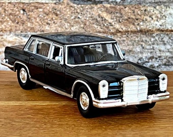 メルセデスベンツ E230 | モデルカー | ダイキャストカー | 1/38