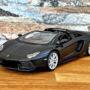 Lamborghini Aventador LP 700-4 Roadster | Model Car | Diecast car | 1/24 scale model car | car model | Collection item | Die cast model