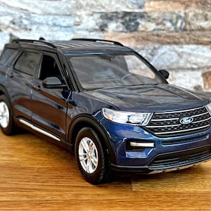 Ford Explorer XLT 2022 | Model Car | 1/24 Diecast car | 1/24 scale model car | Die cast car  | Diecast model car | Ford Model Jeep