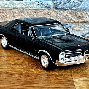 Pontiac GTO 1966 | Vintage model car | Diecast car | 1/32 scale model car | collectible item | die cast car | Pontiac | 60s | Car Model