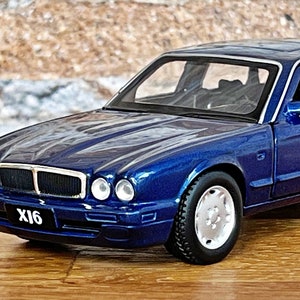 Fanion / Drapeau Publicitaire Jaguar XJ6 - Neuf En Polyester