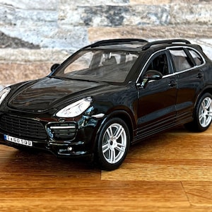 Porsche Cayenne Turbo | Model Car | 1/24 Diecast car | Car Model | 1:24 Scale model car | Collection item | Die cast model | Porsche Diecast