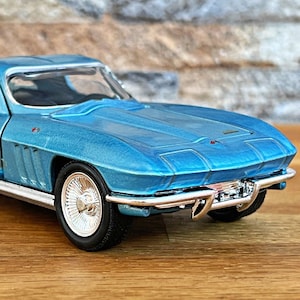 Chevrolet Corvette 1966 | Model car | scale 1/32 diecast car | collectible item | Vintage model metal car | 1960s | Chevrolet Corvette