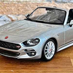 Fiat 124 Spider | model car | scale 1/24 diecast car | 1/24 diecast collectible item | Fiat 124 Diecast | Car Model