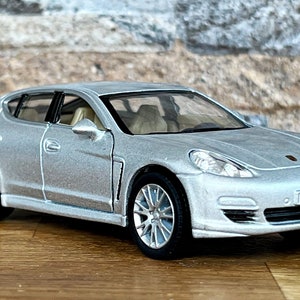 Porsche Panamera S | Modelauto | Miniatuurauto | Modelauto op schaal 1/40 | automodel | Miniaturen van auto | verzamelauto | Porsche Diecast