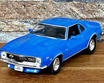 ホットウィール シボレー カマロ Z28 - ライトブルー メタルベース付き