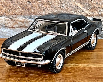 Chevrolet Camaro Z28 1967 | Samochód odlewany ciśnieniowo w skali 1/37 | Model samochodu w skali 1/37 | Model samochodu odlewanego ciśnieniowo w stylu vintage | Metalowy model samochodu | Przedmiot kolekcjonerski | Camaro