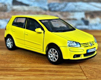Amazon | VW特注 1/43 フォルクスワーゲン ゴルフ 8 (イエロー