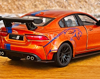ジャガー XE SV プロジェクト 8 | モデルカー | ダイキャストカー | 1