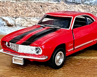 Chevrolet Camaro Z28 1969, zabytkowy model samochodu, skala 1/32, przedmiot kolekcjonerski z odlewu 1/32, samochód z odlewu 1:32, Camaro, lata 60., przedmiot kolekcjonerski