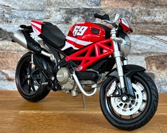 Ducati Monster 796 nr 69, model motocykla odlewanego ciśnieniowo, skala 1/12