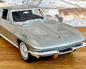 Chevrolet Corvette 1965 / Modelo de coche antiguo / Modelo de coche a escala 1/18 / Coche de fundición a presión / Chevrolet Corvette / Edición especial / Modelos de coches de los años 60