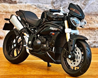Triumph Speed Triple 2011 , Motorcycle model, scale 1/18 Diecast motorcycle, 1/18 die cast, model motorcycle, Triumph Diecast Model