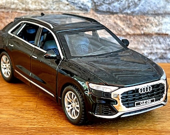 Audi Q8 | Modèle réduit de voiture | Voiture moulée sous pression | Modèle réduit de voiture à l'échelle 1/32 | modèle de voiture | Voiture moulée sous pression | voiture de collection | Audi Miniature